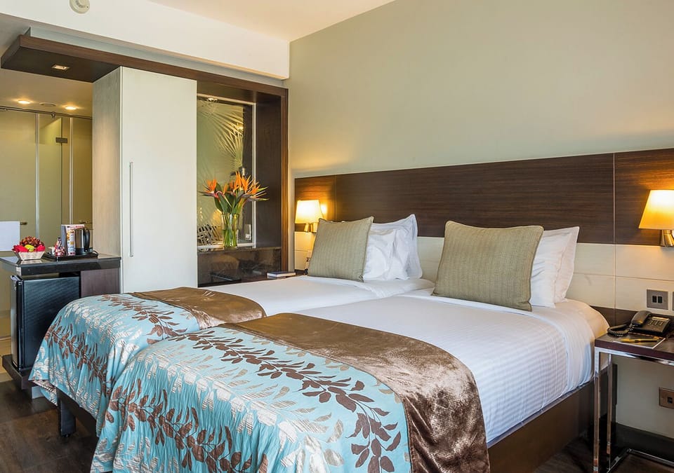 Superior Twin Room | Minibar, in-room safe, desk, blackout drapes