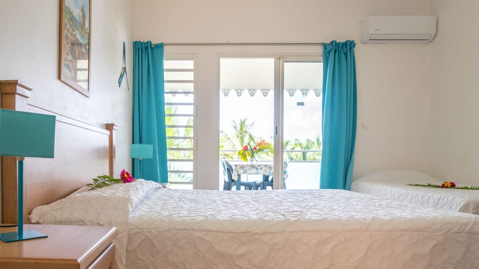 Studio Standard | In-room safe, desk, blackout drapes, iron/ironing board