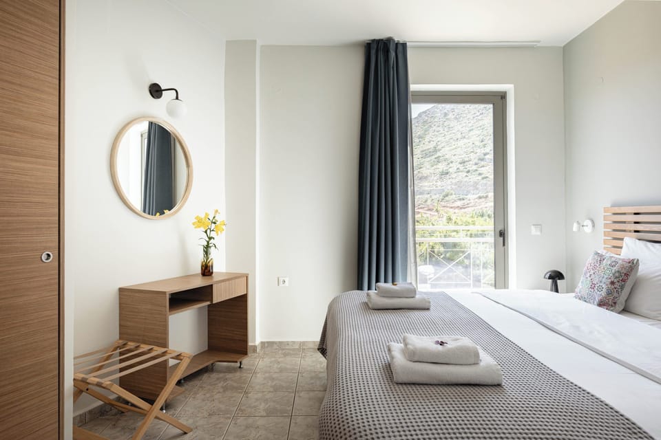 1 bedroom, premium bedding, in-room safe, desk