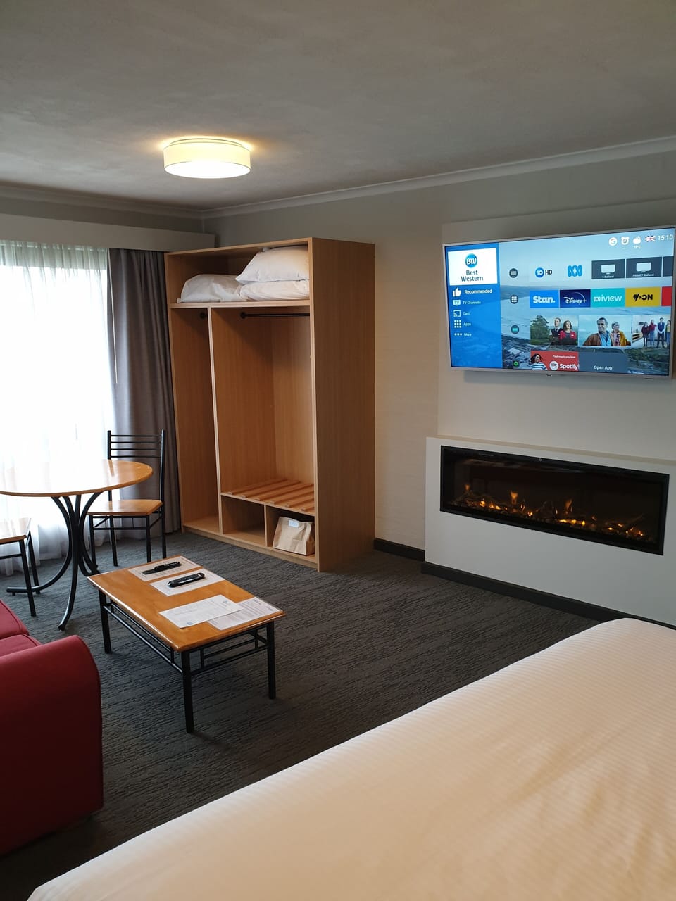 Suite, 1 King Bed, Non Smoking, Kitchenette | Living area | Smart TV, Netflix, streaming services