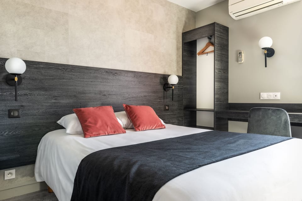 Classic Double Room, Private Bathroom | Premium bedding, individually furnished, desk, laptop workspace