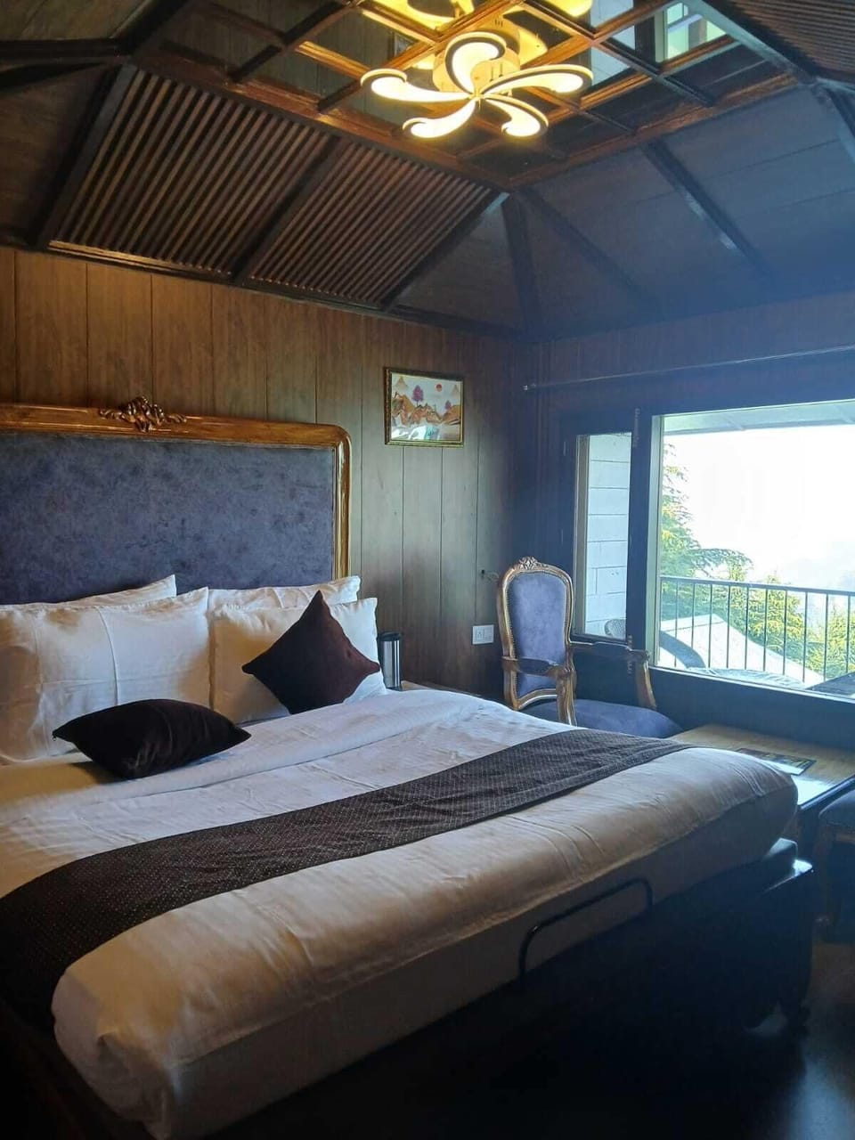 Deluxe Room | In-room safe, desk, soundproofing, iron/ironing board