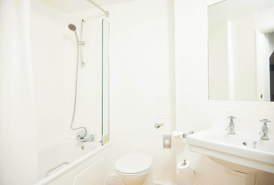 Superior Room | Bathroom | Hair dryer, towels