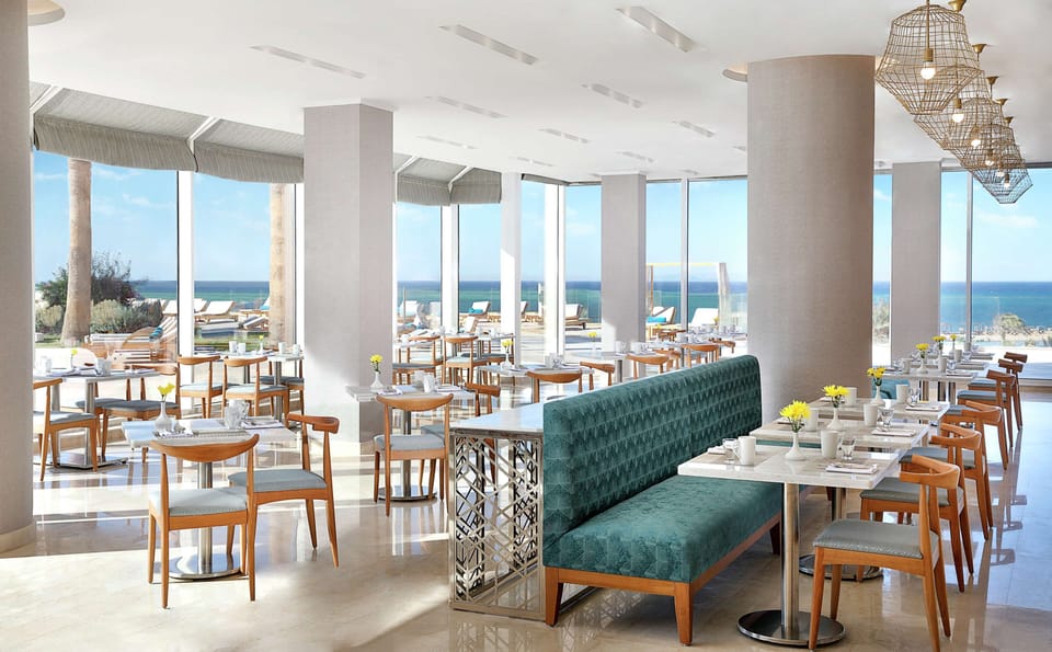 3 restaurants; breakfast, lunch, and dinner served