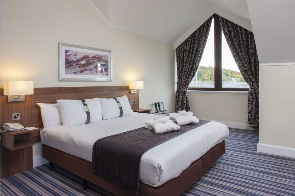 In-room safe, desk, soundproofing, iron/ironing board
