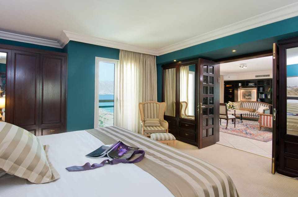 Premium bedding, pillowtop beds, minibar, in-room safe