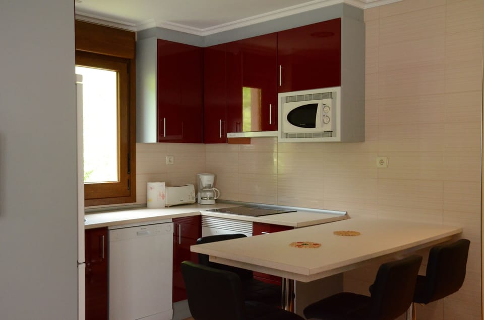 Apartment, 2 Bedrooms | Private kitchen | Fridge, microwave, oven, stovetop