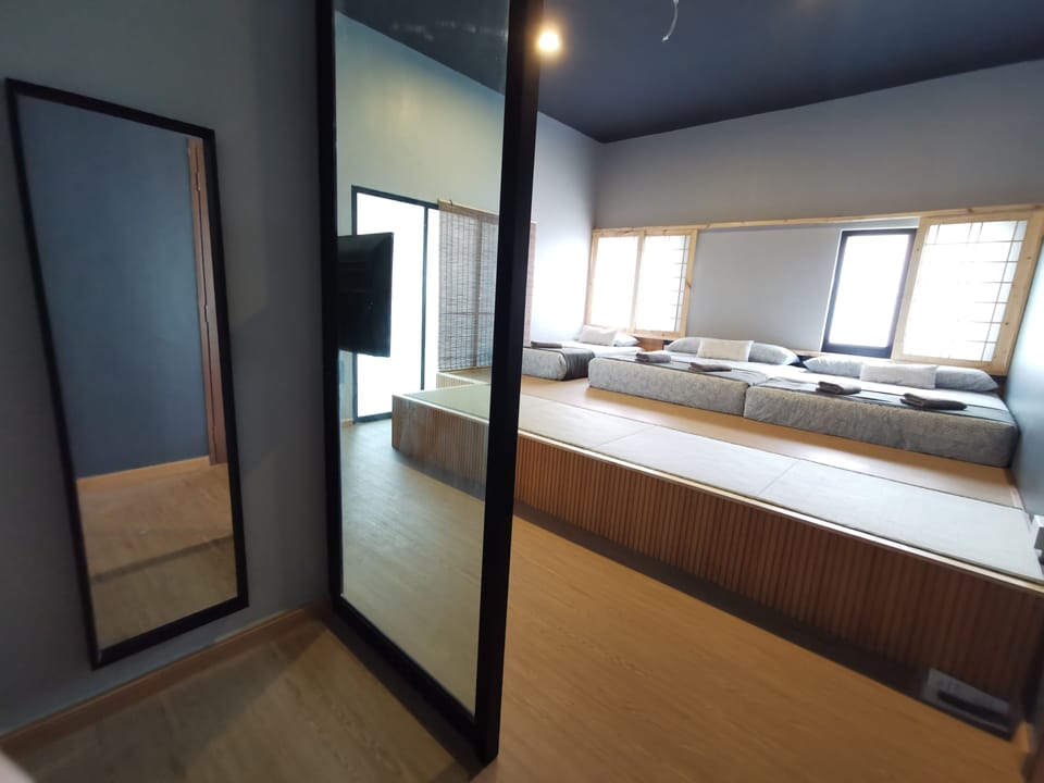 Signature Room | Iron/ironing board (on request), bed sheets