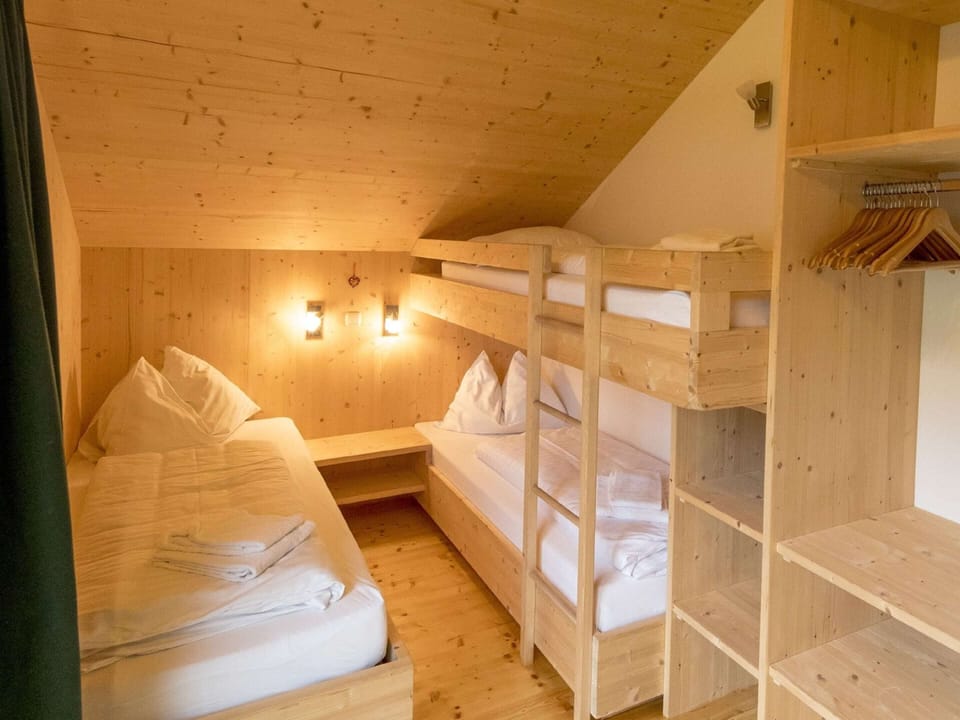 Chalet | 3 bedrooms, individually furnished, bed sheets