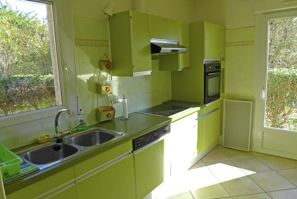 House | Private kitchen | Coffee/tea maker, fridge, highchair