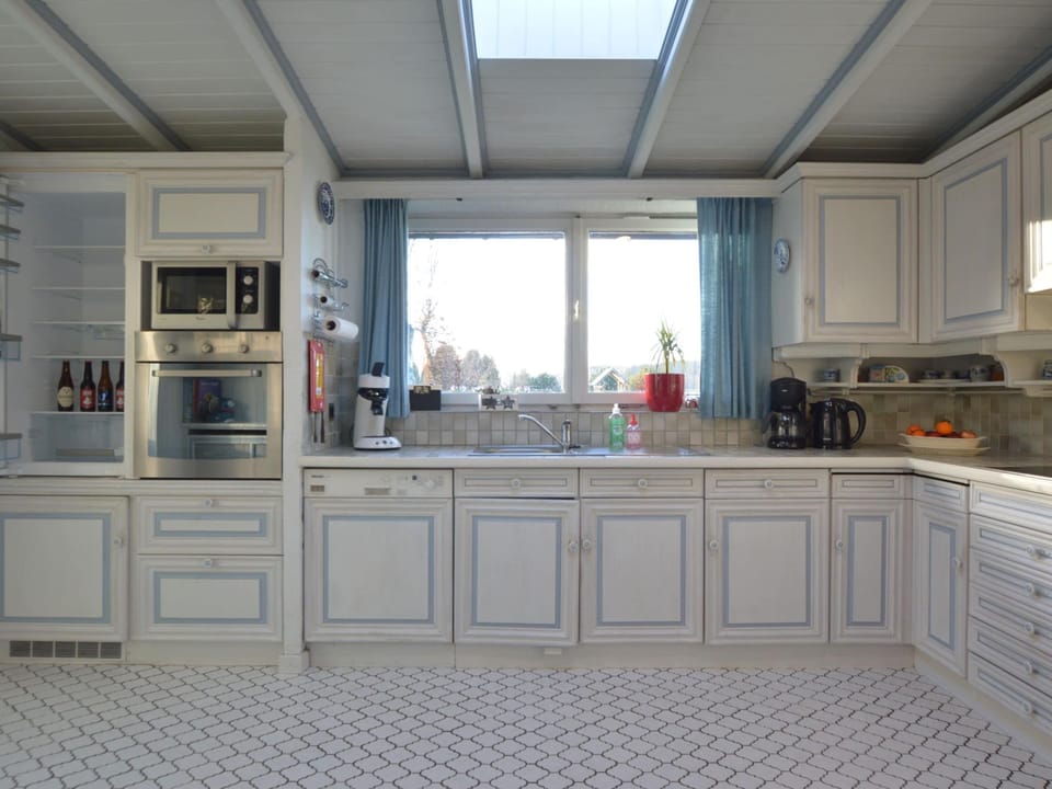 Cottage | Private kitchen | Oven, dishwasher, highchair