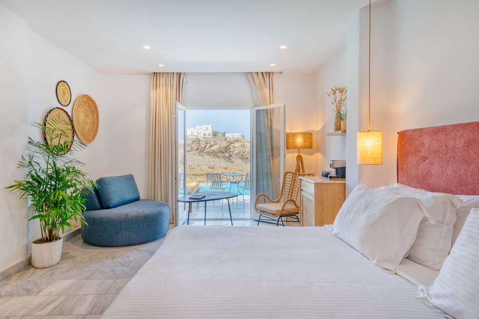 Junior Suite | Egyptian cotton sheets, premium bedding, down comforters, minibar