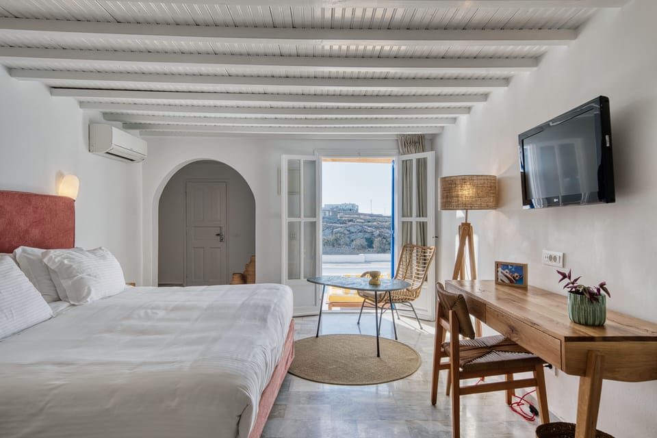 Junior Suite with Private Pool | Egyptian cotton sheets, premium bedding, down comforters, minibar