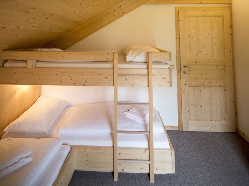 Chalet | 4 bedrooms, individually furnished, bed sheets