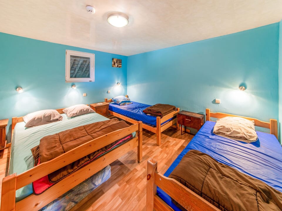 House | 6 bedrooms, individually furnished