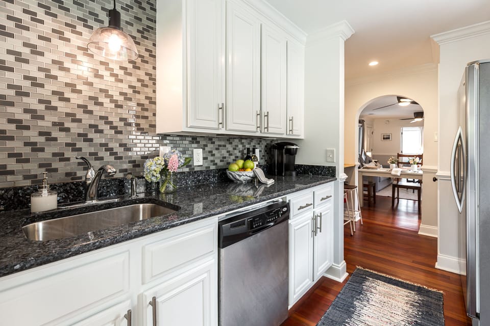Room, 1 Queen Bed with Sofa bed | Private kitchen | Fridge, microwave, coffee/tea maker