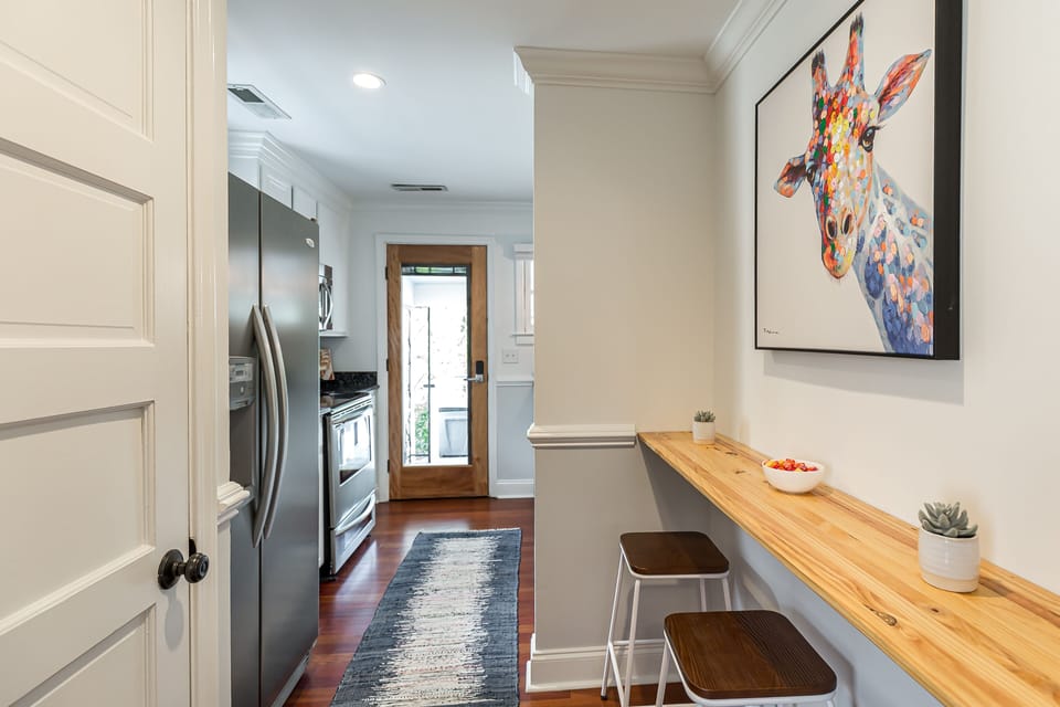 Room, 1 Queen Bed with Sofa bed | Private kitchen | Fridge, microwave, coffee/tea maker