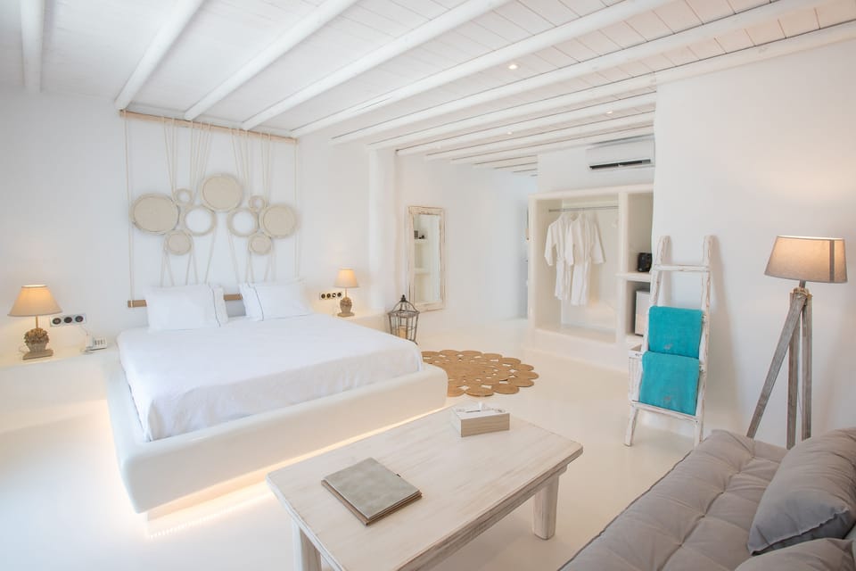 Superior Suite | In-room safe, soundproofing, iron/ironing board, free WiFi