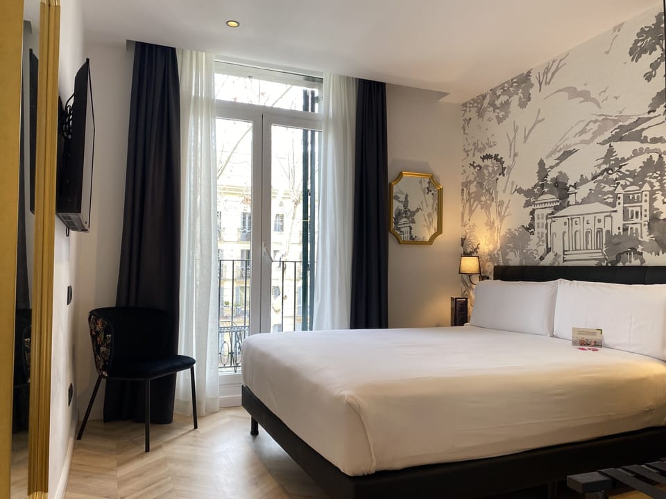 In-room safe, desk, blackout drapes, soundproofing