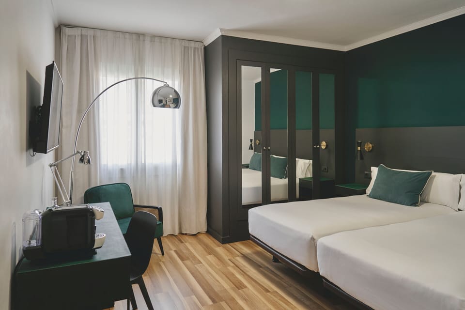 Executive Room | Premium bedding, minibar, in-room safe, desk