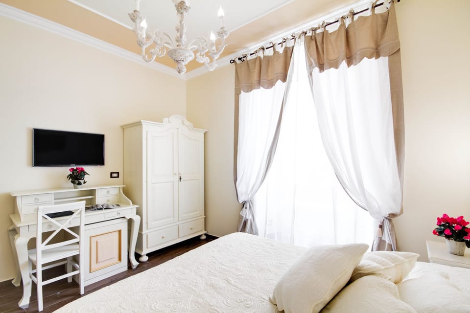 Luxury Double Room Single Use, 1 Double Bed, City View | Egyptian cotton sheets, premium bedding, memory foam beds, minibar