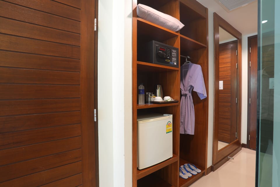 Deluxe Room, Pool Access | Minibar, in-room safe, desk, blackout drapes