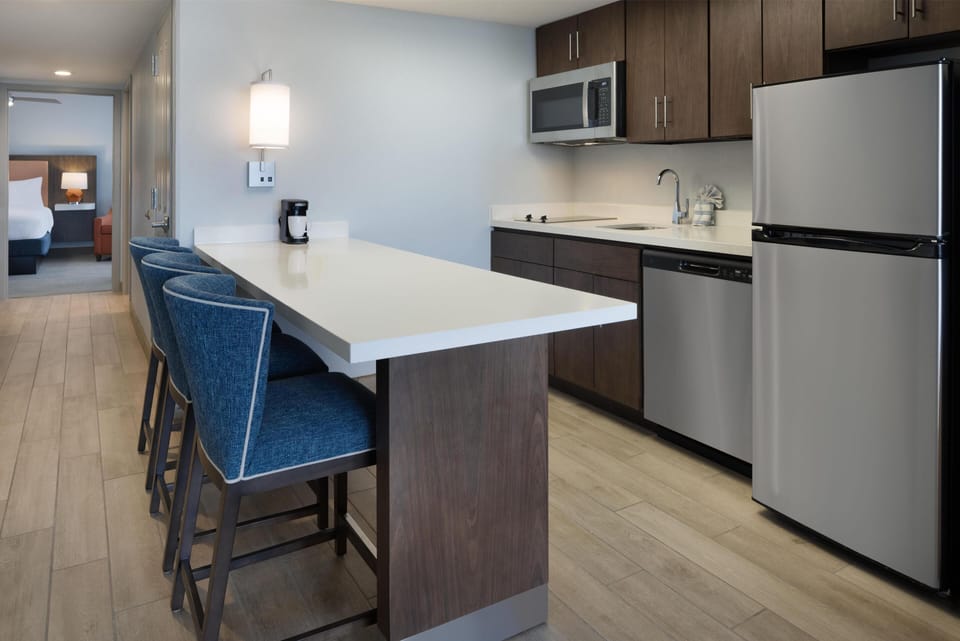 One king suite oceanfront | Private kitchen | Fridge, microwave, coffee/tea maker