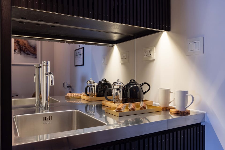 Junior Suite | In-room safe, desk, iron/ironing board, free WiFi