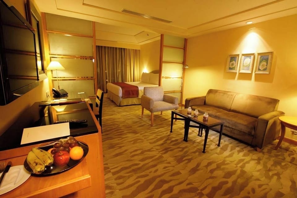 Business Suite, 15% Off Food&Soft Beverages, 20% Off Spa&Laundry, Club Access, Butler On Request | Living area | 40-inch plasma TV with digital channels, TV