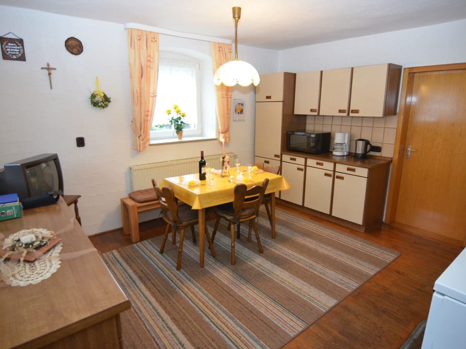 House | Private kitchen | Microwave, stovetop, highchair
