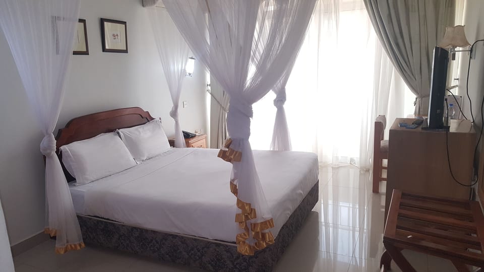 Executive Single Room | Premium bedding, down comforters, memory foam beds, in-room safe