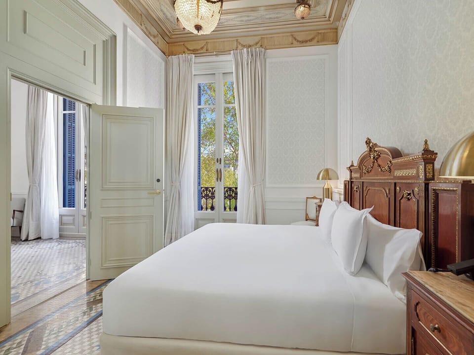 Suite 3 Bedrooms | Minibar, in-room safe, soundproofing, iron/ironing board