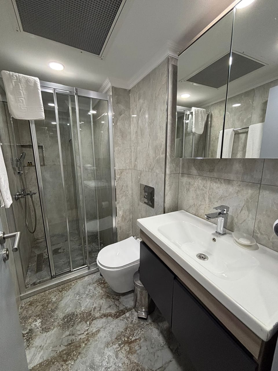 Rainfall showerhead, free toiletries, hair dryer, slippers
