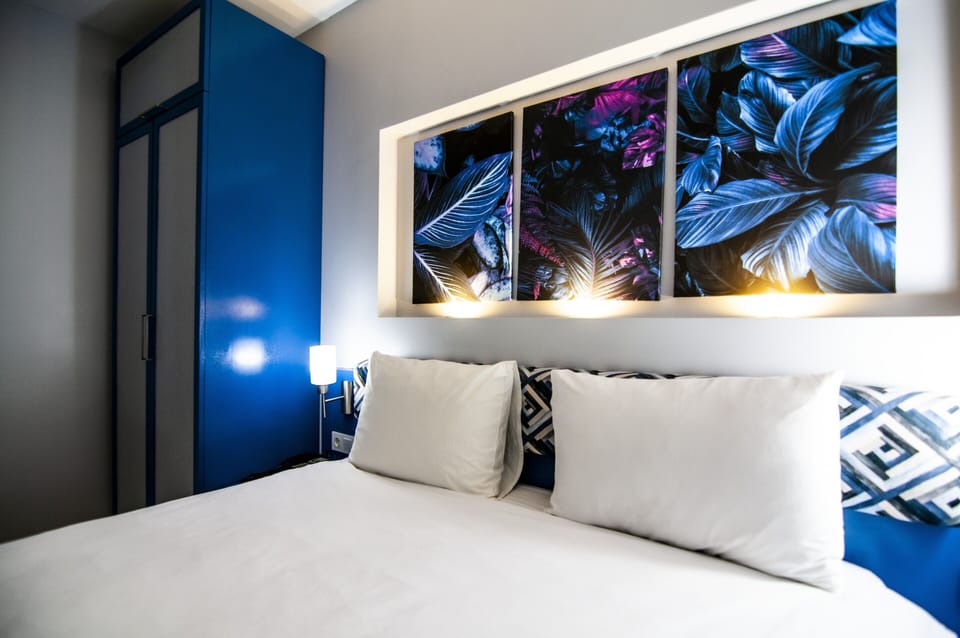 Central Comfort Double Room- Prime Location | Premium bedding, minibar, in-room safe, desk
