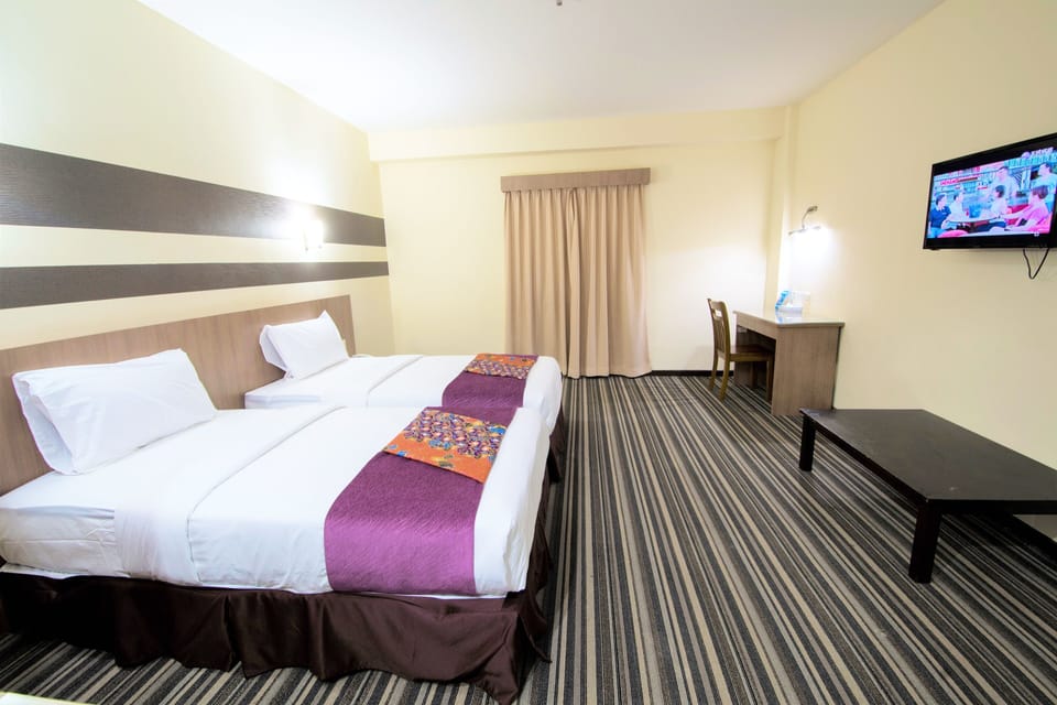 Deluxe Room, 2 Twin Beds | 1 bedroom, in-room safe, desk, laptop workspace