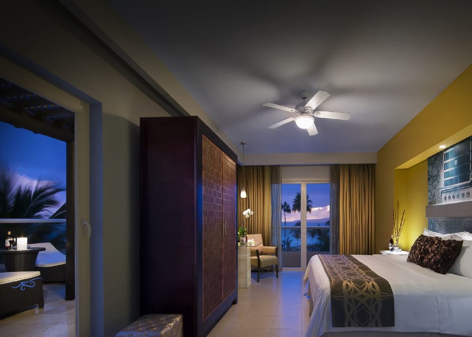 ROCK SUITE OCEAN VIEW (TWO BEDROOM) WITH TELEPHONE CONCIERGE | Egyptian cotton sheets, premium bedding, down comforters, free minibar