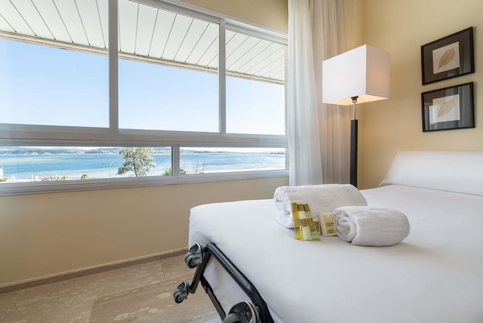 Minibar, in-room safe, soundproofing, free WiFi