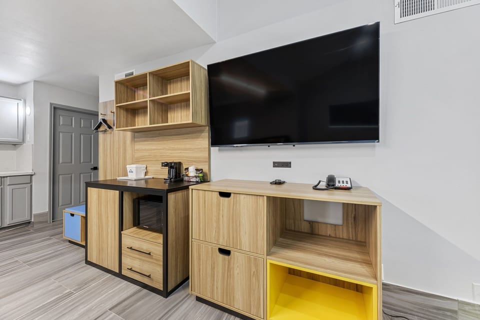 Family Suite, Multiple Beds, Non Smoking | Premium bedding, down comforters, pillowtop beds, desk