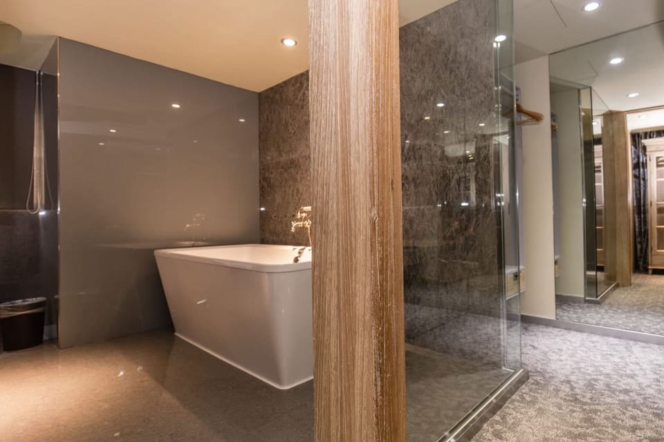 VIP | Bathroom amenities | Designer toiletries, hair dryer, slippers, bidet