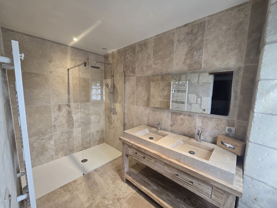 Room, Pool View | Bathroom | Free toiletries, hair dryer, bidet, towels