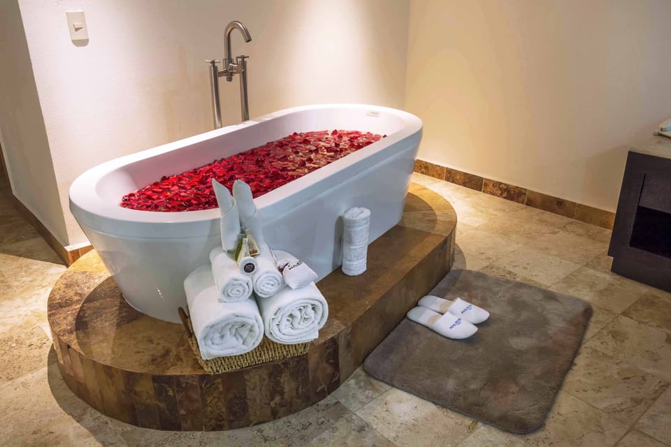 Shower, free toiletries, towels