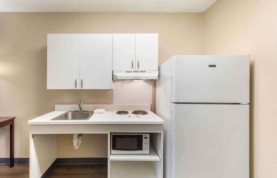 Studio, 1 Queen Bed, Accessible, Non Smoking | In-room safe, desk, iron/ironing board, free WiFi