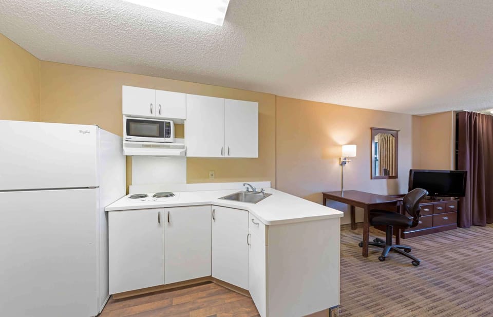 Studio, 1 King Bed, Non Smoking | Private kitchen | Coffee/tea maker, fridge, microwave, stovetop