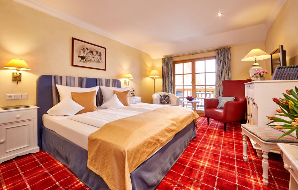 Double Room, Balcony (West) | Minibar, in-room safe, individually decorated, desk