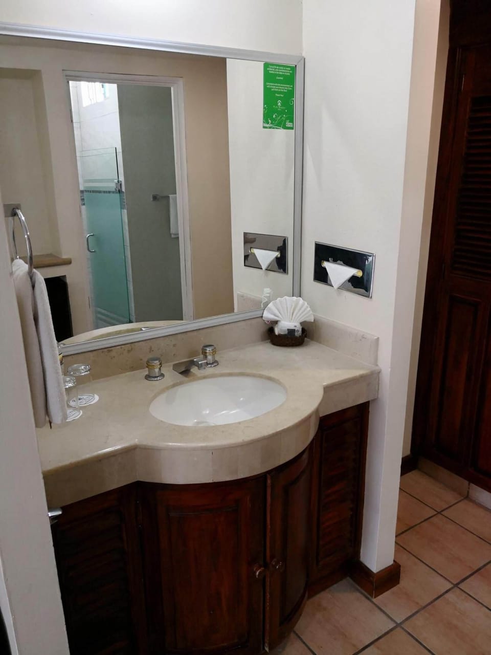Shower, free toiletries, hair dryer, towels