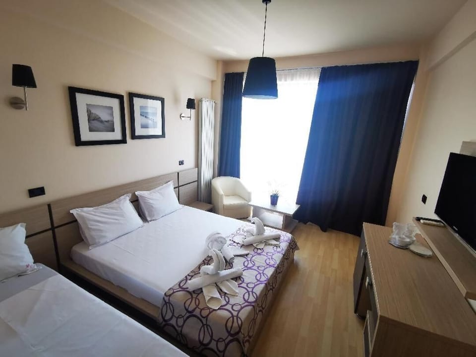 In-room safe, free WiFi, bed sheets