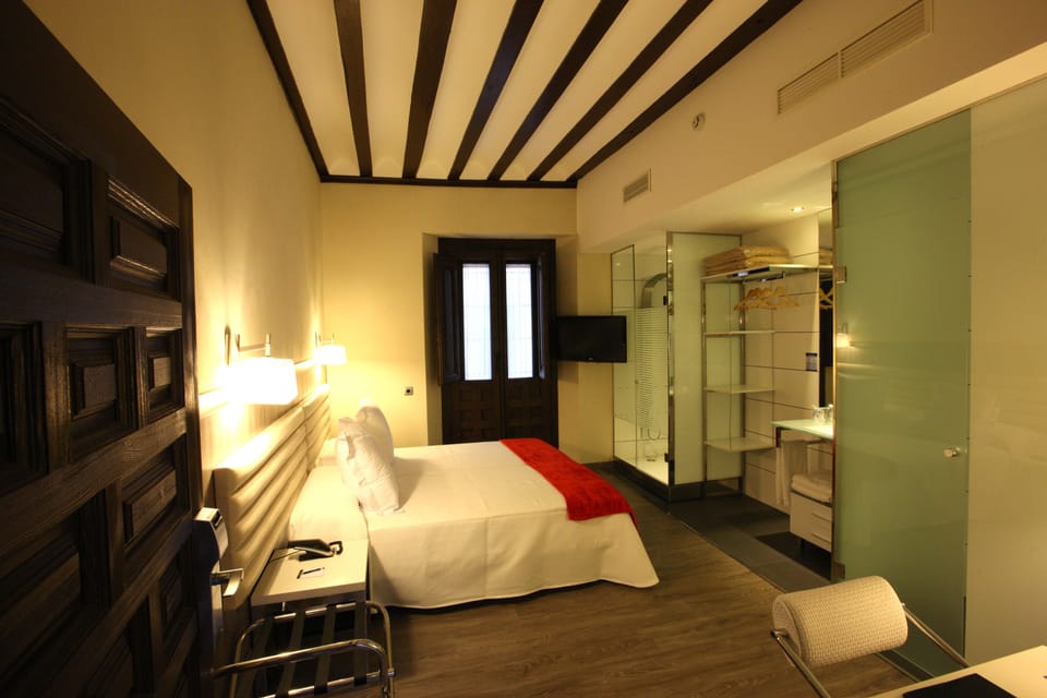 Standard Double Room | Minibar, in-room safe, soundproofing, free cribs/infant beds