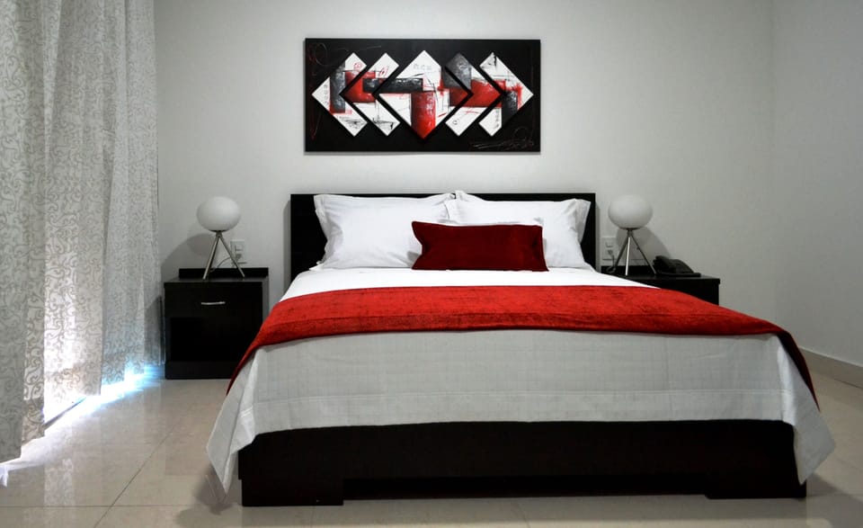 Suite | 1 bedroom, in-room safe, individually decorated, individually furnished