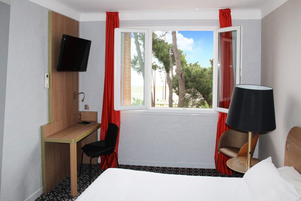 Superior Room, Sea View | Premium bedding, in-room safe, desk, blackout drapes