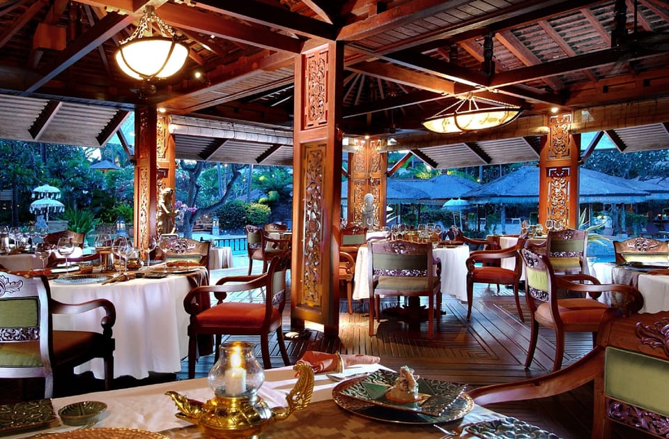 4 restaurants; breakfast, lunch, and dinner served